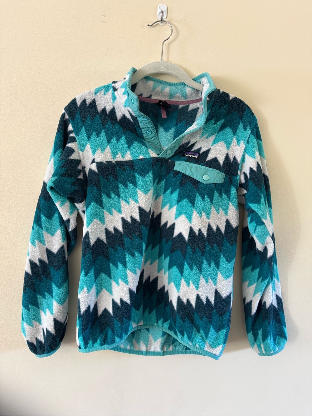 Patagonia Kids Teal, Navy & White Chevron Fleece Pullover